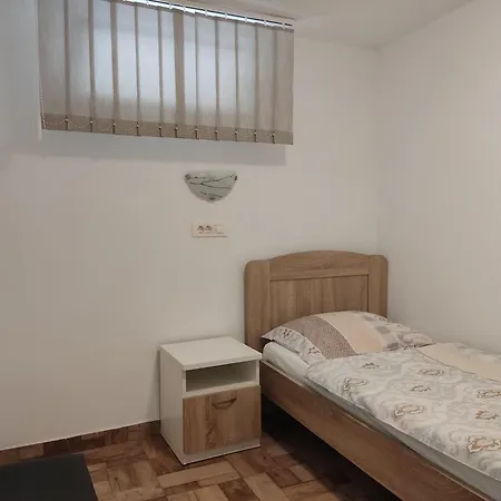 3 Bedrooms Superior Palma Direct About 150-200m To Sandy Pensión Crikvenica