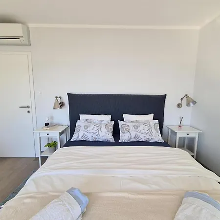3 Bedrooms Superior Palma Direct About 150-200m To Sandy Pensión Crikvenica
