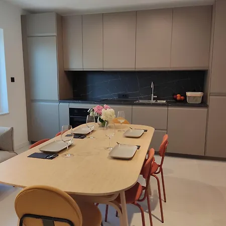 Superior Luxury Palma With Big Terrace Vorgesetzter Apartments Direct To Sandy Beach About 150-200M Pensionat Crikvenica