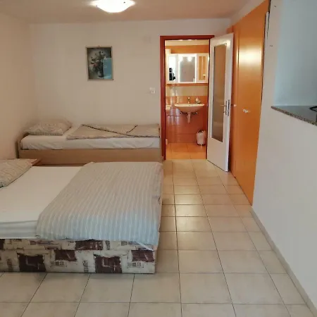 3 Bedrooms Superior Palma Direct About 150-200m To Sandy Pensión Crikvenica